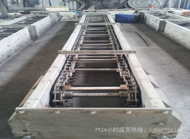 污泥刮板輸送機(jī)安裝現(xiàn)場